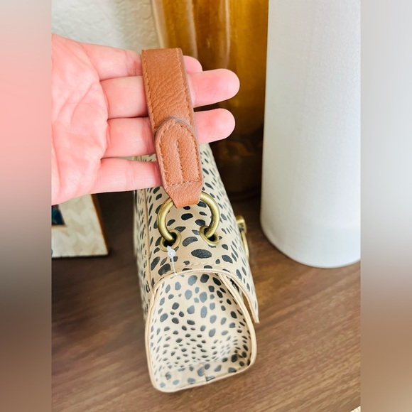 Universal Thread Bags Magnetic Flap Closure Leopard Print Mini Shoulder Handbag - Picture 8 of 13